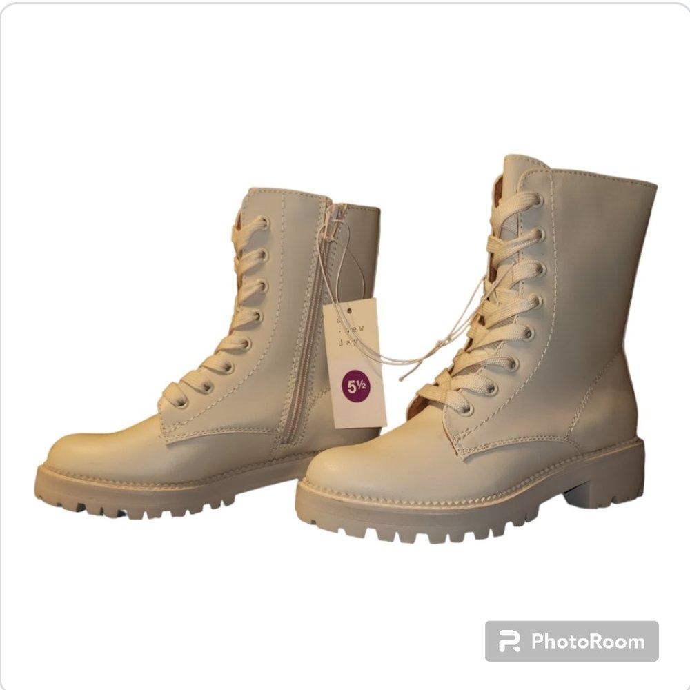 Cream Saylor Boots - Size 5.5 - NWT